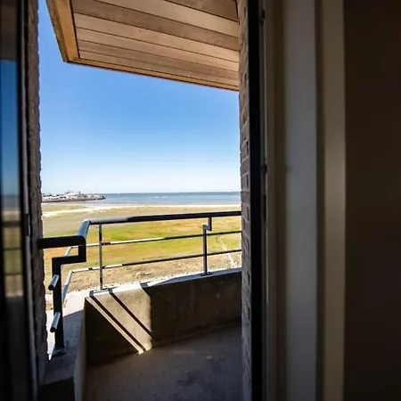 Uniek Panoramisch Zeezicht&strandcabine Apartment Knokke-Heist